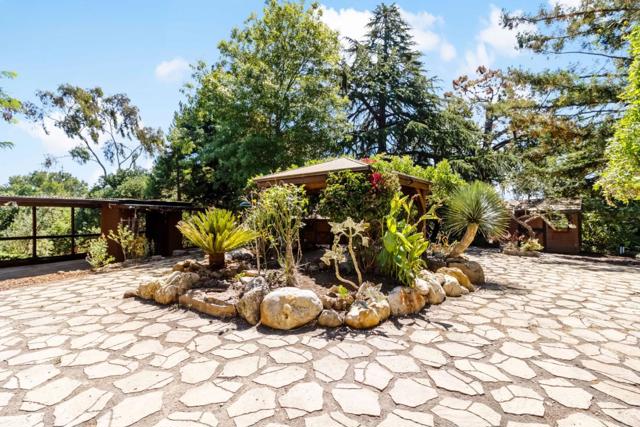 711 W California Way, Redwood City CA: https://media.crmls.org/mediaz/2ef36691-8e63-4b50-a5e2-78d8d118b2d5.jpg