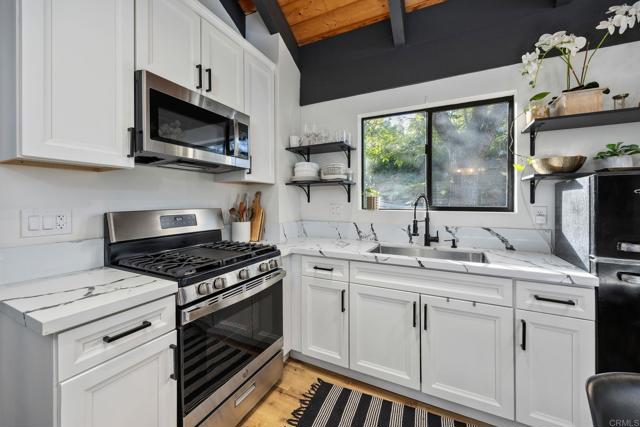 20790 Fortuna Del Norte, Escondido CA: https://media.crmls.org/mediaz/2ef39270-5259-4ee4-8df5-57ef928b3266.jpg