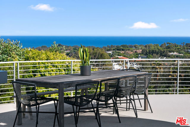 6375 Gayton Place, Malibu CA: https://media.crmls.org/mediaz/2ef3f698-2d61-41db-aa89-fbf267e905a2.jpg