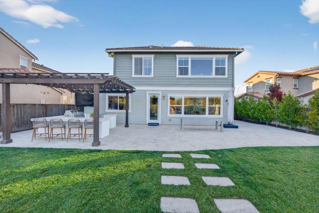 1360 Golden Eagle Drive, Morgan Hill CA: https://media.crmls.org/mediaz/2ef43725-9061-4f57-894d-d058dbddaf79.jpg