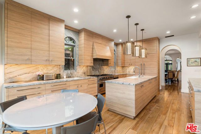 327 22nd Street, Santa Monica CA: https://media.crmls.org/mediaz/2ef4481c-65bc-48c8-ad56-50205e111f45.jpg