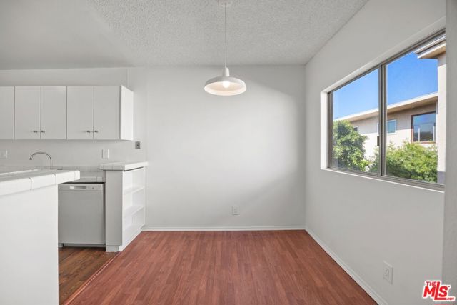5400 Newcastle Avenue, 66 photo 8