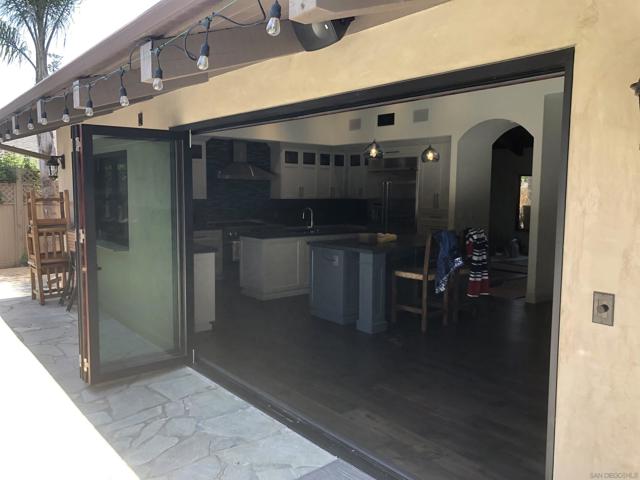 1153 Crest Dr, Encinitas CA: https://media.crmls.org/mediaz/2ef4de20-023e-44c9-a989-dabe2984fc0c.jpg