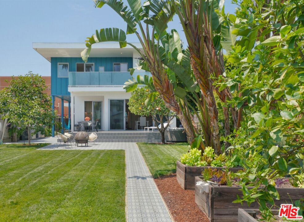 611 Flower Avenue