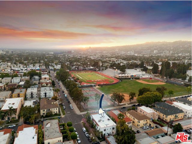 500 N Genesee Avenue, Los Angeles CA: https://media.crmls.org/mediaz/2ef524c0-97bf-496f-b11e-abc243617413.jpg