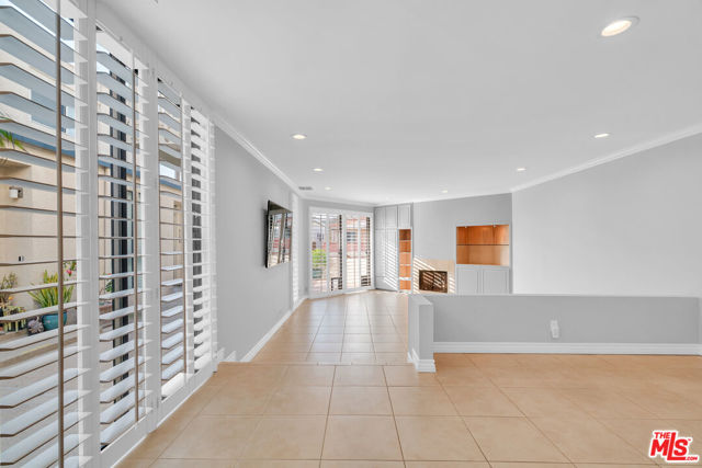 7301 Vista Del Mar, Playa del Rey CA: https://media.crmls.org/mediaz/2ef58da9-4574-4ad7-af9d-8bcd8cc67dc8.jpg