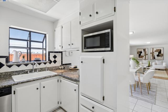2435 Catalpa Way, Hayward CA: https://media.crmls.org/mediaz/2ef59a7f-2081-4490-9381-1be94b3b9bb6.jpg