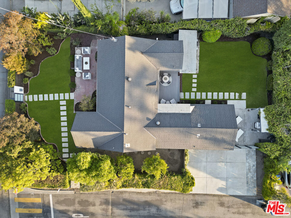 https://media.crmls.org/mediaz/2ef5ed03-2064-4e88-8fdd-2f77d73a3f75.jpg?preset=X-Large
