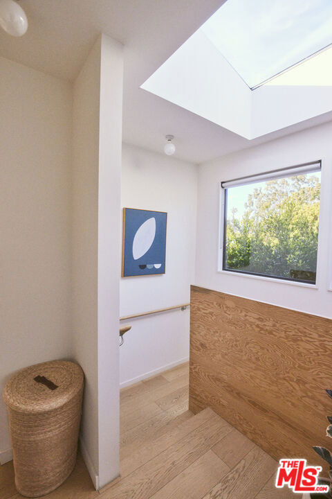 906 Superba Avenue, Venice CA: https://media.crmls.org/mediaz/2ef5f722-2645-4098-b2c6-777692bf5437.jpg