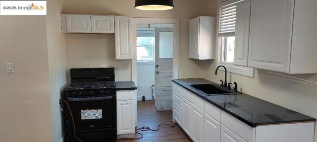2957 73rd Avenue, Oakland CA: https://media.crmls.org/mediaz/2ef64d61-8ec2-4102-b1d1-a692def9b4bf.jpg