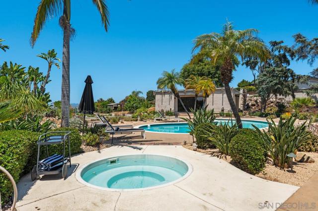 11020 Horizon Hills Dr, El Cajon CA: https://media.crmls.org/mediaz/2ef673ea-1b07-49fe-bf9f-dfedd287b7d6.jpg