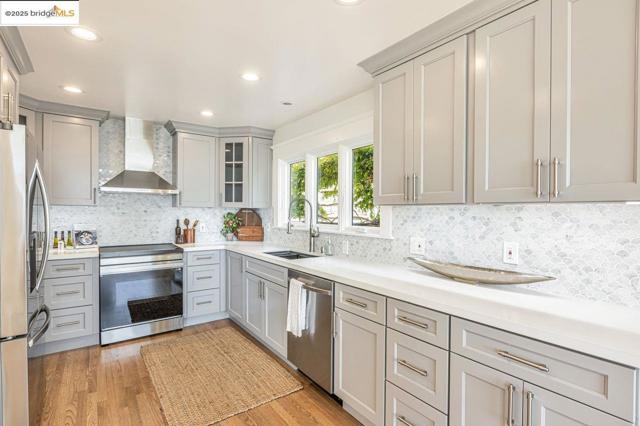 539 Golden Gate Ave, Richmond CA: https://media.crmls.org/mediaz/2ef70546-0276-42f4-9587-7bca515bd310.jpg