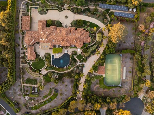 6565 Calle Reina, Rancho Santa Fe CA: https://media.crmls.org/mediaz/2ef76ce0-e98e-4b9f-b7df-6dc33ca90641.jpg