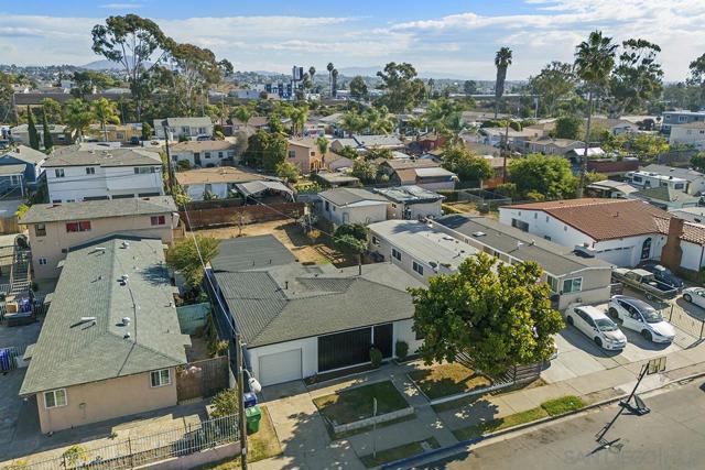 745 West St, San Diego CA: https://media.crmls.org/mediaz/2ef79f58-1f0e-4617-a308-073d09ebe639.jpg