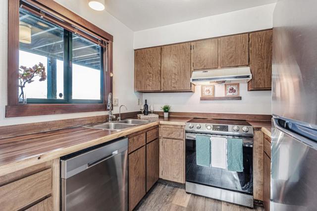 323 Broadway, Santa Cruz CA: https://media.crmls.org/mediaz/2ef7e102-4c31-4175-8981-d930b8a46275.jpg