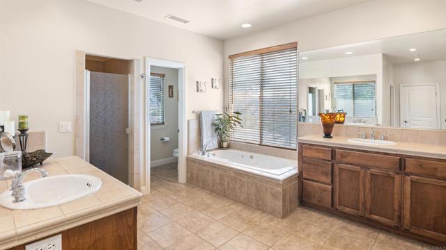 40487 Rock Mountain Drive, Fallbrook CA: https://media.crmls.org/mediaz/2ef7e50e-7e25-49ee-bf58-6a42fd0ff83a.jpg