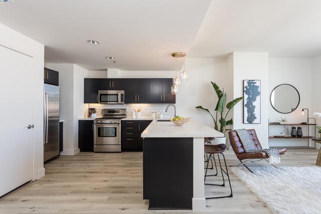 222 Broadway, Oakland CA: https://media.crmls.org/mediaz/2ef80213-fa5b-436b-a0e9-7c5aeb6d863b.jpg