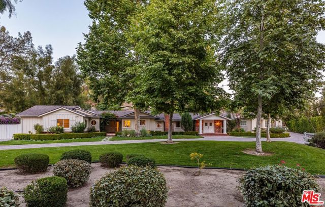 5840 Round Meadow Road, Hidden Hills CA: https://media.crmls.org/mediaz/2ef81a67-49bc-45d8-a6e9-281bfa9957ad.jpg