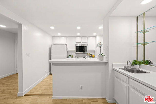 10535 Wilshire Boulevard, Los Angeles CA: https://media.crmls.org/mediaz/2ef8524b-cd4e-405e-8802-b9f388a4b73f.jpg