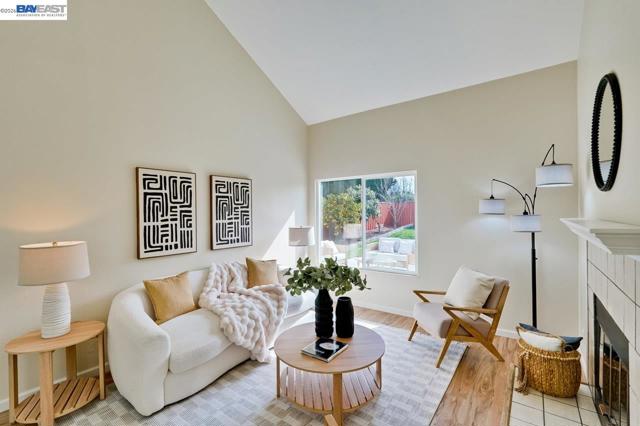 Image 4 of 58 For 4691 Rousillon Ave