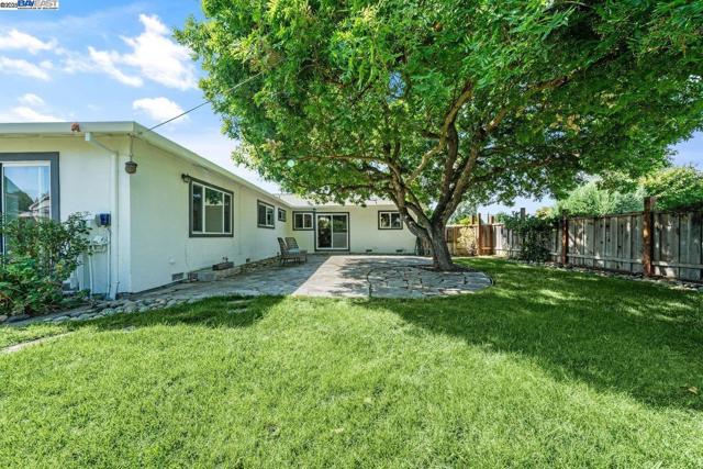 1876 Lynwood Dr, Concord CA: https://media.crmls.org/mediaz/2ef931ef-ec24-4993-bae9-e57e49c6233c.jpg