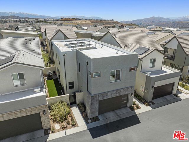 27717 Knoll View Place, Valencia CA: https://media.crmls.org/mediaz/2ef95dcd-fe74-4c6f-aa79-a395c666418c.jpg