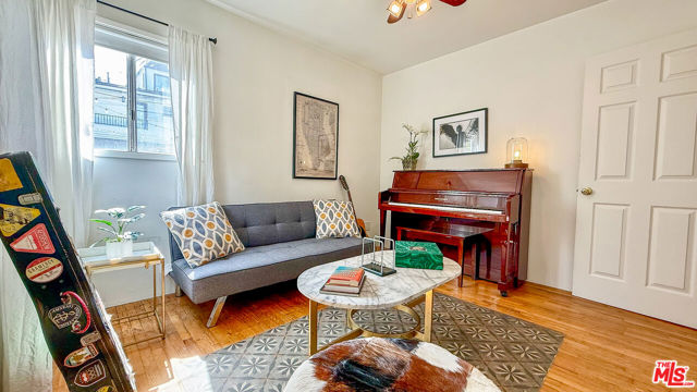 2403 Ocean Avenue, Venice CA: https://media.crmls.org/mediaz/2ef9dca7-2820-43a0-a702-bea1d7ef7592.jpg