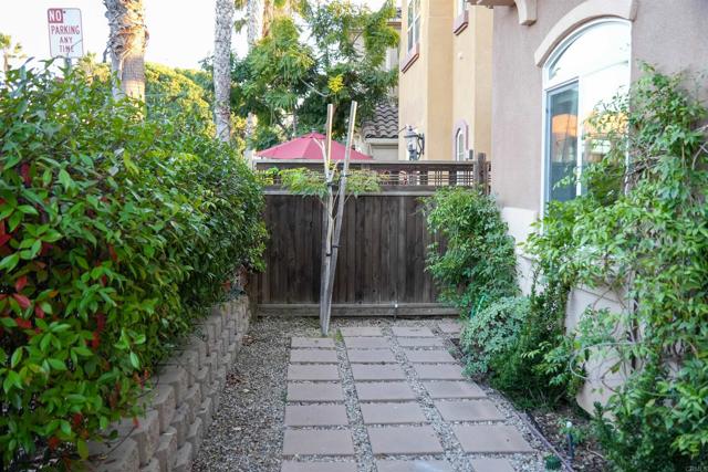 Image 9 of 45 For 417 Cedros Ave