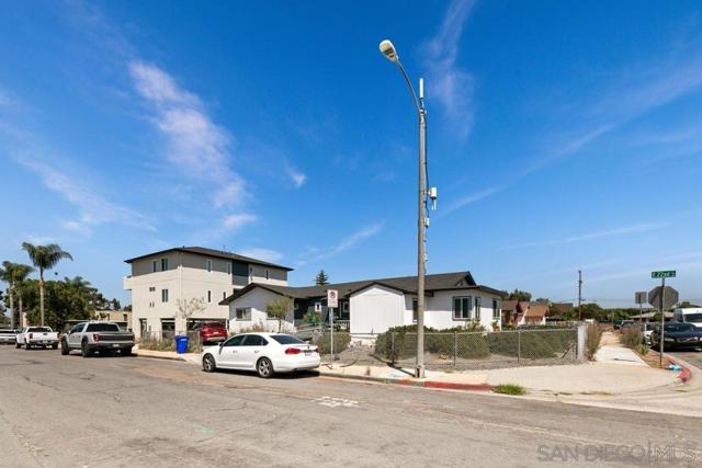 721 27 E 22nd St, National City CA: https://media.crmls.org/mediaz/2efa1808-8b4a-48f8-88bb-f66e40e75dfc.jpg