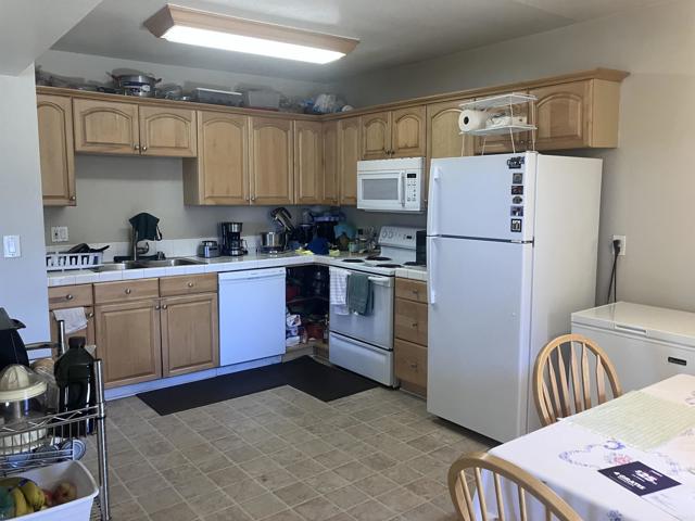 Detail Gallery Image 5 of 14 For 1037 E. Washington Ave #2,  Escondido,  CA 92025 - 3 Beds | 2 Baths