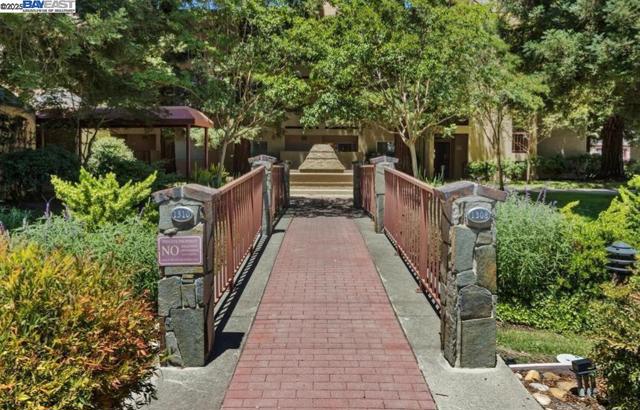 1310 Walden Rd, Walnut Creek CA: https://media.crmls.org/mediaz/2efa718d-1be4-4287-a684-0c0e81c4cf32.jpg