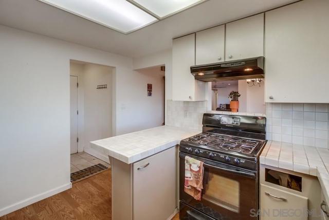 Great kitchen with plenty of counter and cabinet space!