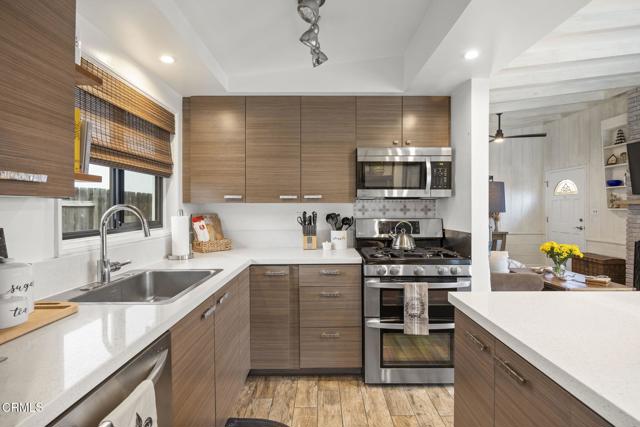 3500 Ocean Drive, Oxnard CA: https://media.crmls.org/mediaz/2efaecd9-4bf7-4bc8-ab93-737428061db4.jpg