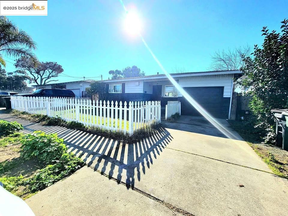 305 W 13Th St