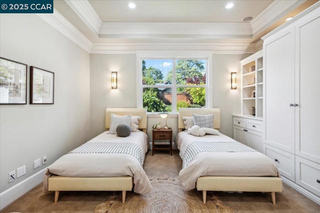 1291 Clover Ln, Walnut Creek CA: https://media.crmls.org/mediaz/2efb50c4-ce20-4c41-b9aa-0aa47824e756.jpg