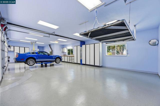 1975 Holly Creek Pl, Concord CA: https://media.crmls.org/mediaz/2efb5215-0395-4fe4-848c-cbd914d42173.jpg