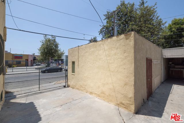 1151 N Kingsley Drive, Los Angeles CA: https://media.crmls.org/mediaz/2efb741f-439c-4770-aeb2-4f641cc84f22.jpg