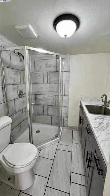 2441 John St, Stockton CA: https://media.crmls.org/mediaz/2efb9a4d-73bf-41d6-8899-b4bc3d7830e7.jpg