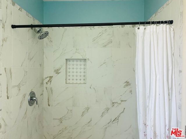 9116 S 5th Avenue, Inglewood CA: https://media.crmls.org/mediaz/2efbcb75-c208-4005-a40c-f4941a64ee41.jpg