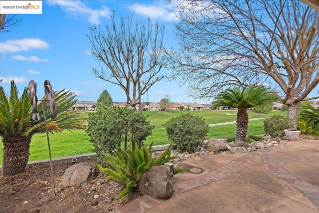 625 Pomona Dr, Brentwood CA: https://media.crmls.org/mediaz/2efc80dc-ffc0-417a-be74-1f3b5cb94c30.jpg