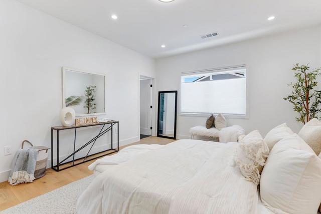 827 S Idaho Street, San Mateo CA: https://media.crmls.org/mediaz/2efcf23e-95ef-4aa4-8be1-32634cadc227.jpg