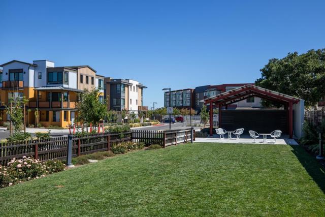 15117 Shore Drive, Los Gatos CA: https://media.crmls.org/mediaz/2efda31b-45db-4560-9480-5d495dd90328.jpg