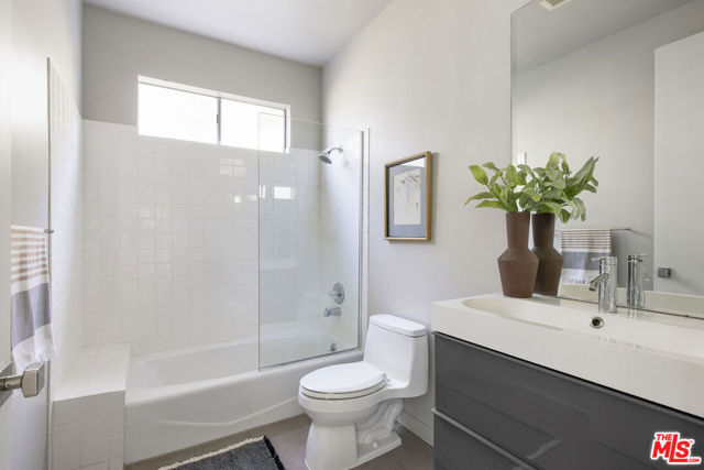 2264 Moreno Drive, Los Angeles CA: https://media.crmls.org/mediaz/2efdad45-35e3-4700-b232-f19da6db11da.jpg