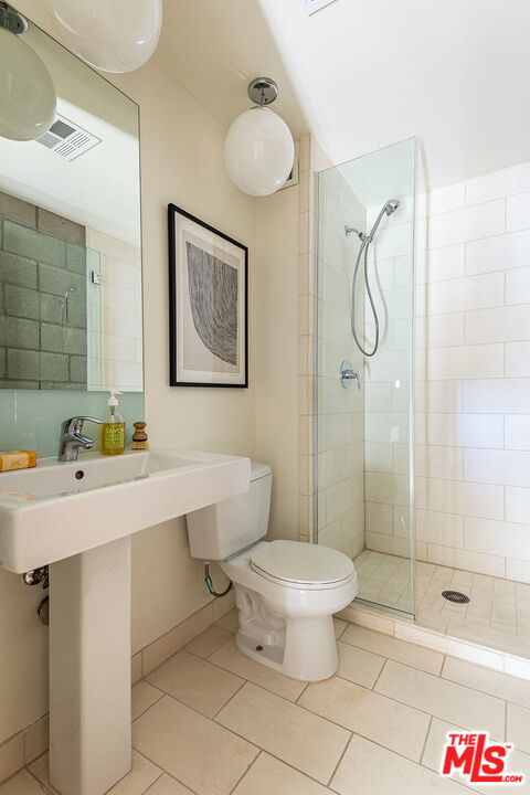 Image 9 of 15 For 3450 Cahuenga Boulevard 405