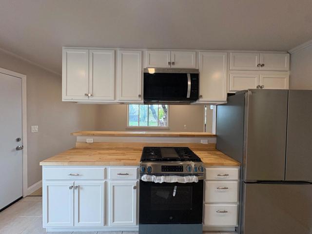 6042 Coad Lane, Riverbank CA: https://media.crmls.org/mediaz/2efde36f-092a-446a-bef9-3f9fad7440e9.jpg