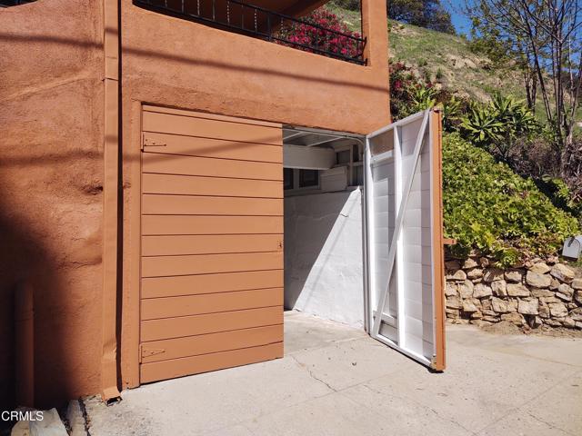 3545 The Paseo, Los Angeles CA: https://media.crmls.org/mediaz/2efe16f8-59b0-4f1b-b8cf-c95e037ed699.jpg