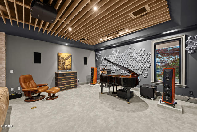 2060 Windover Road, Pasadena CA: https://media.crmls.org/mediaz/2efe7697-f5ea-465f-91a0-8f44e18a0045.jpg