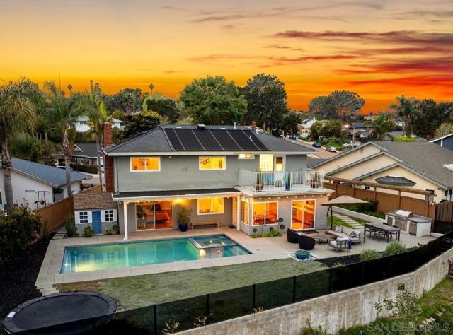 768 Sonrisa Street, Solana Beach CA: https://media.crmls.org/mediaz/2efe9812-53e9-4b2d-9c16-6dd11434b21d.jpg