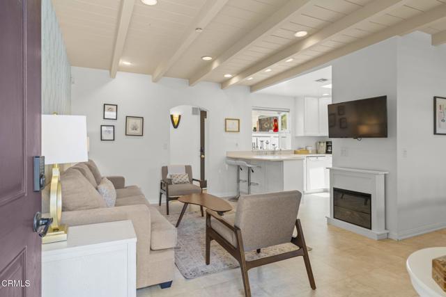2036 Pierpont Boulevard, Ventura CA: https://media.crmls.org/mediaz/2efebafd-c54b-43b1-8ea2-6145b1be65c4.jpg