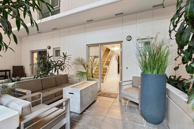 Detail Gallery Image 2 of 47 For 825 W Beech St #102,  San Diego,  CA 92101 - 2 Beds | 2/1 Baths